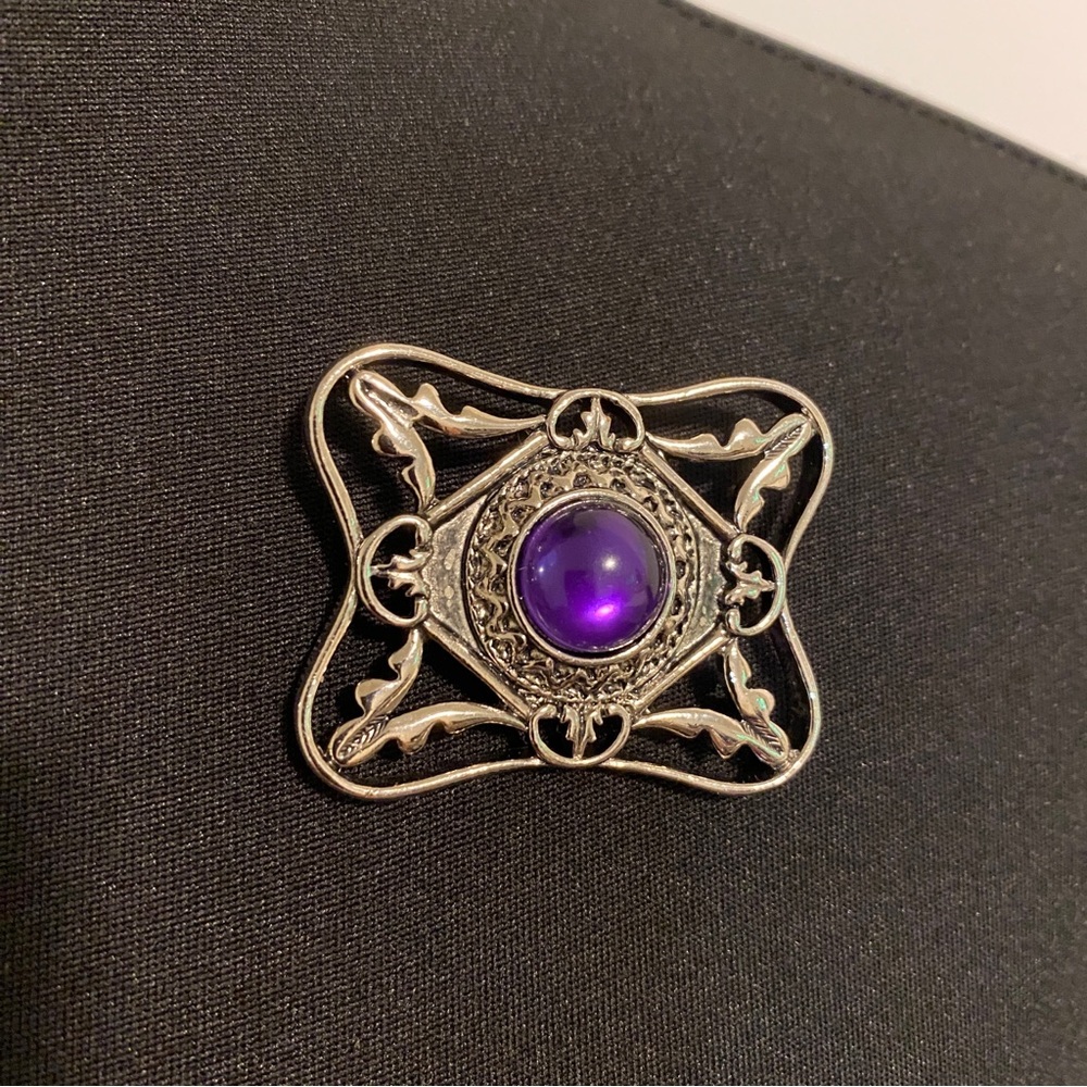 Vintage Purple Stone in Silver Tone Women’s Brooch with pin latch.  1-1/2” x 2”